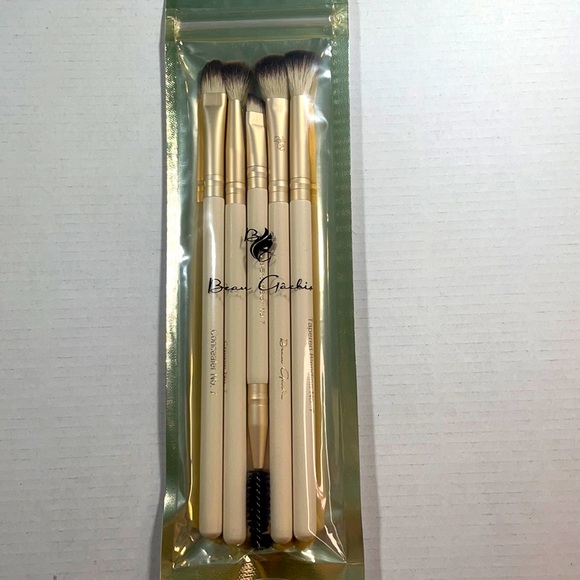 Beau Gâchis Brushes - Picture 1 of 3